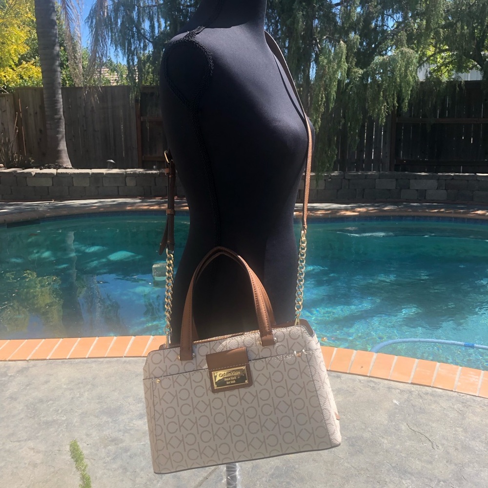 Calvin Klein (Brand New With Tags) Cream Logo Satchel w/Brown Trim&Gold Hardware - Picture 2 of 11